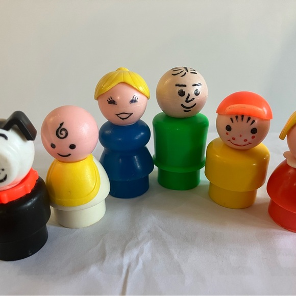 Vintage Fisher-Price mini bus with Family. - Picture 15 of 16